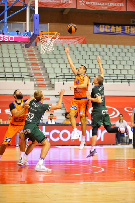 Partido entre el Unicaja y el Valencia Basket