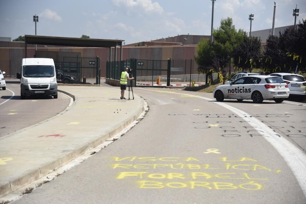 L'entorn de la presó de Lledoners es lleva tenyit