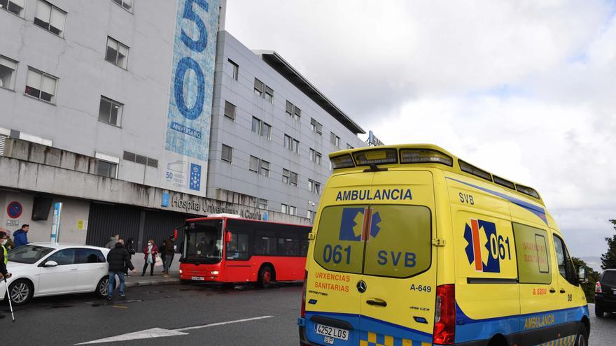 Un coche atropella a dos ciclistas en la carretera de O Birloque a Pocomaco