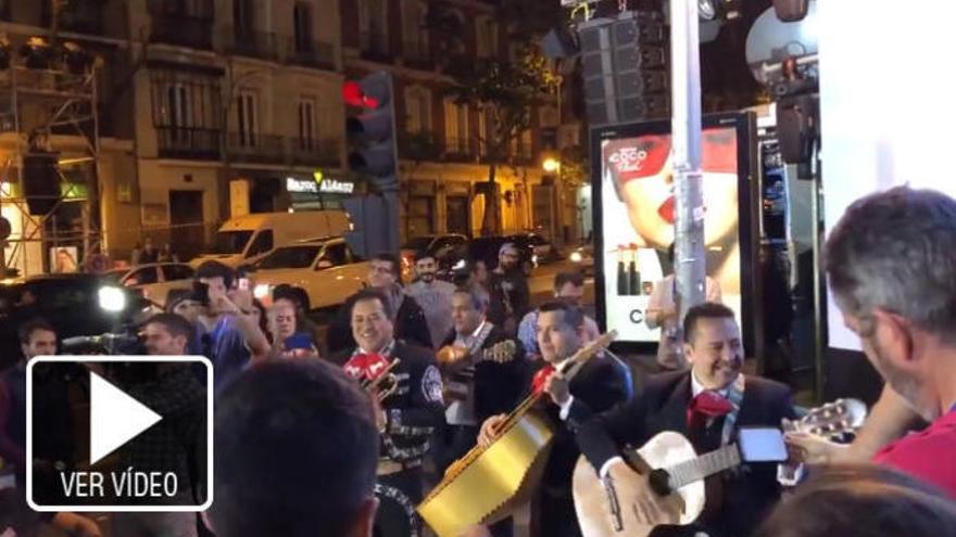 Forocoches envía un grupo de mariachis a la sede del PP al ritmo de &quot;canta y no llores&quot;