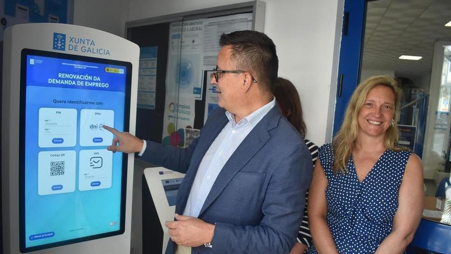 Cajeros automáticos para renovar el paro: Emprego extiende el autoservicio a 54 oficinas para evitar colar y agilizar los trámites