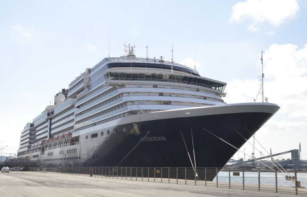 Escala del crucero 'Zuiderdam' en A Cor