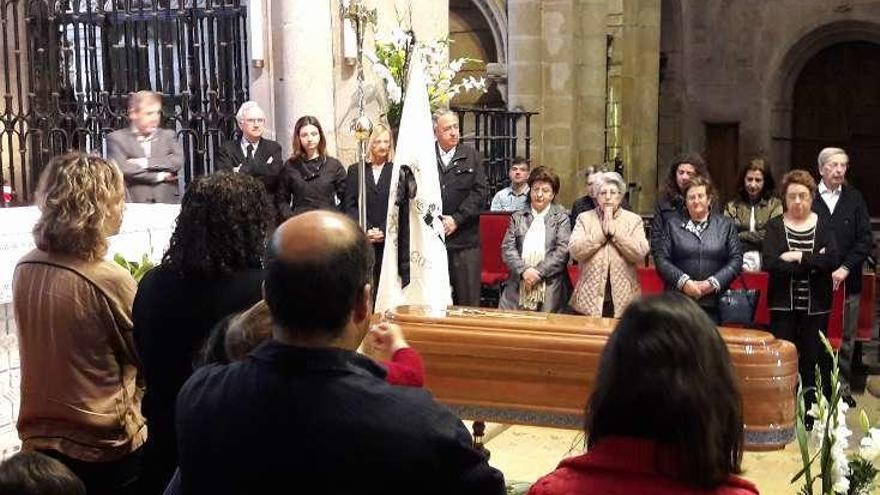 Un momento de la velación dentro de la catedral. // D.B.M.