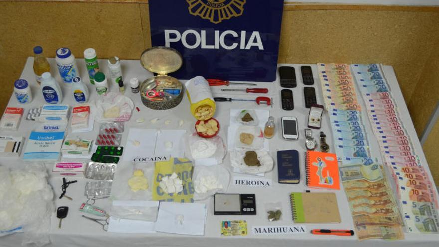 Tres detinguts per intentar vendre cocaïna a un policia de paisà