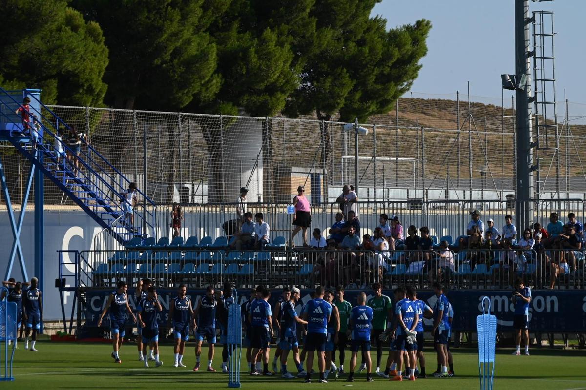 En imágenes | El Real Zaragoza se entrena a puerta abiertas sin la presencia de Francho Serrano En imágenes | El Real Zaragoza se entrena a puerta abiertas sin la presencia de Francho Serrano