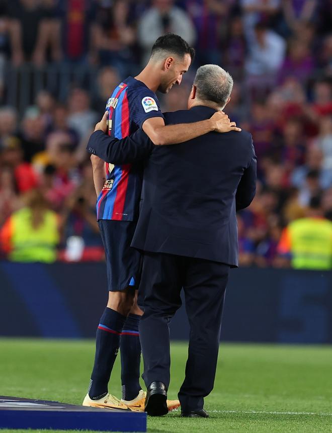 Las imágenes de la despedida de Jordi Alba, Busquets... ¡y el Camp Nou!