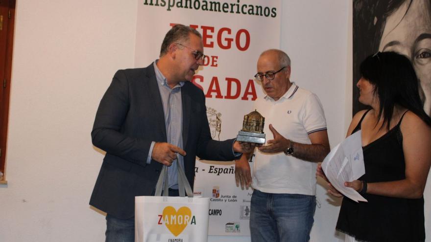 Juan Carlos Gil recibe el premio “Diego de Losada” por su obra pictórica