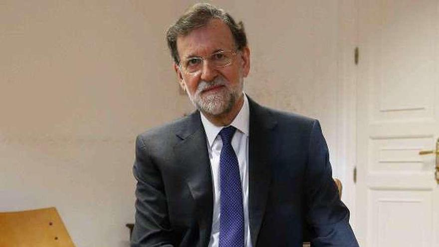 Mariano Rajoy, en un momento de la entrevista. // Efe