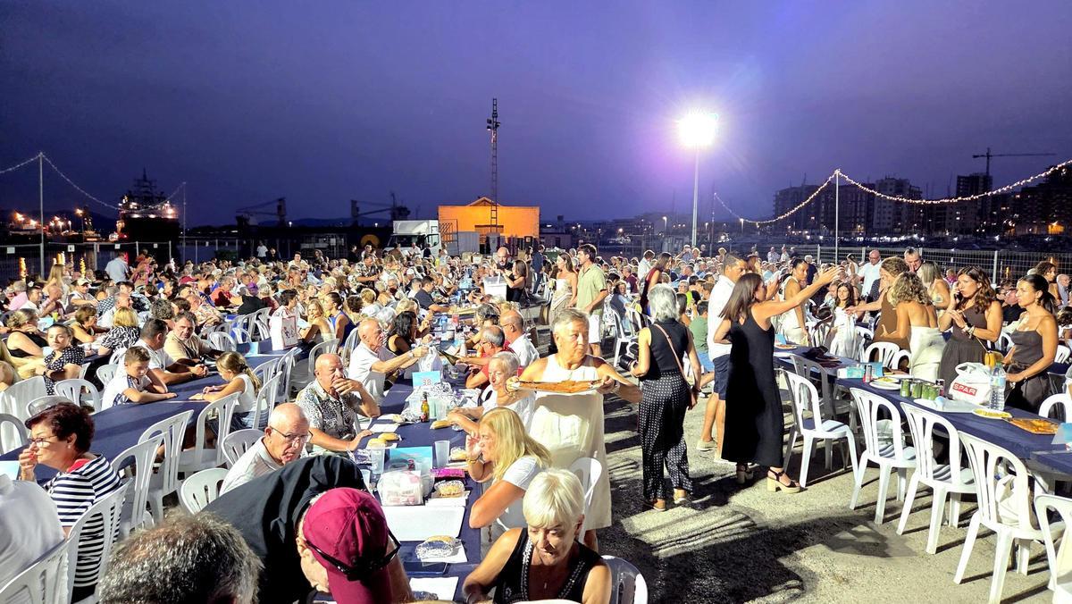 La fideuà popular celebrada el año pasado