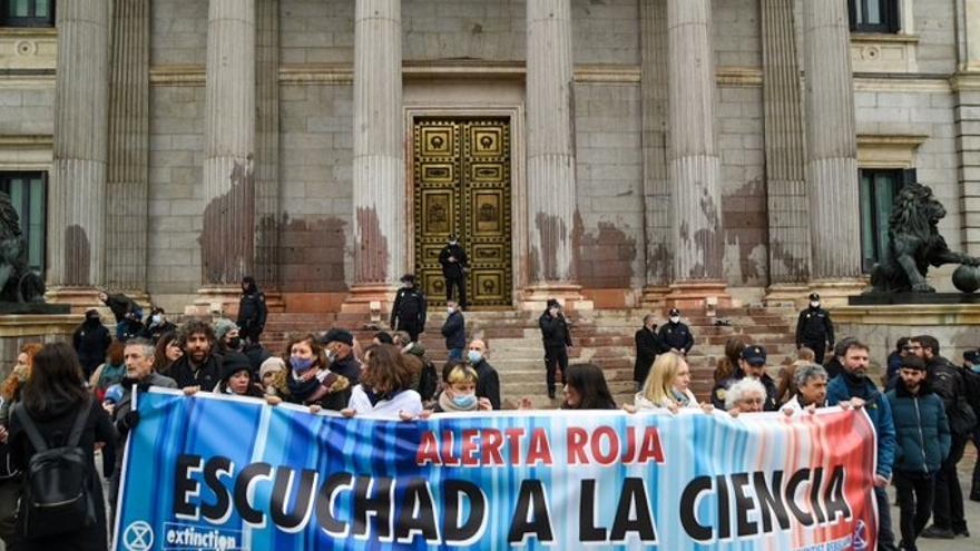 Científicos manifestándose en el Congreso