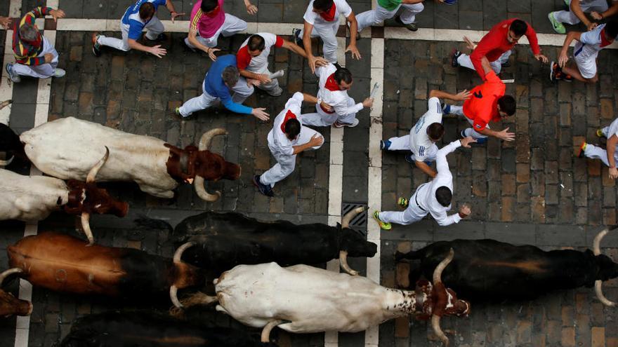 Los toros de Fuente Ymbro cumplen con su fama y protagonizan un encierro rápido y limpio