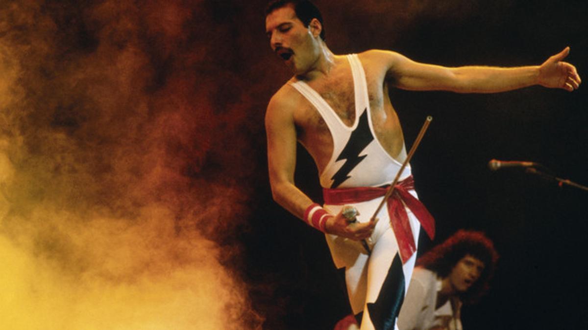 Freddie Mercury, en una actuación con Queen en 1985