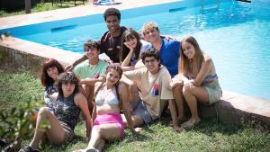 Los chicos y chicas de la serie juvenil de TV3 y 3Cat Jo mai mai.