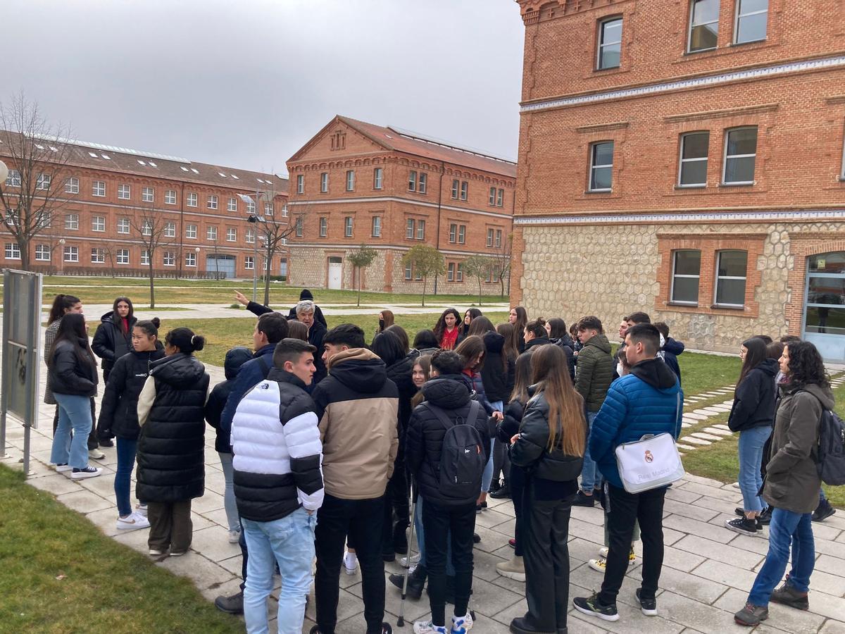 Recepción de los participantes en la Olimpiada de Geología