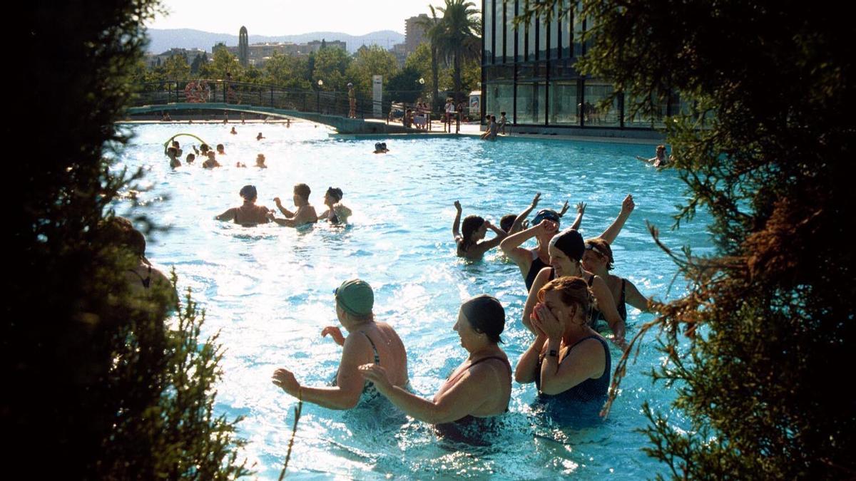  Can Dragó, la meca del esparcimiento veraniego: 2.960 metros cuadrados de piscina. 