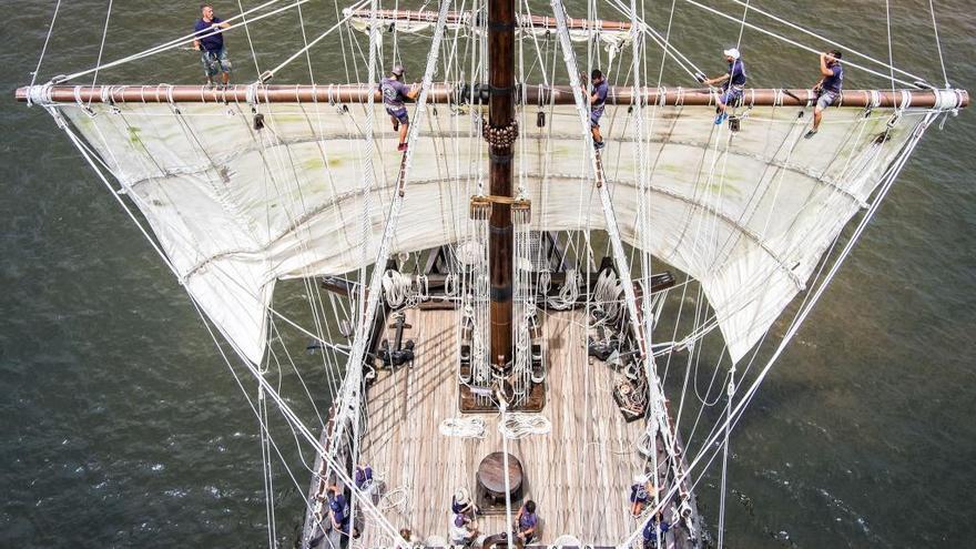 El galeón Andalucía, amarrado en Dénia, ya se puede visitar