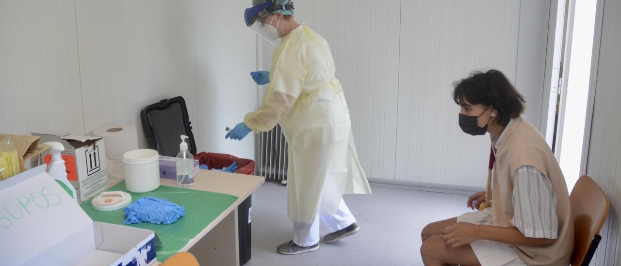 Cribado a estudiantes en el Hospital Provincial de Pontevedra.