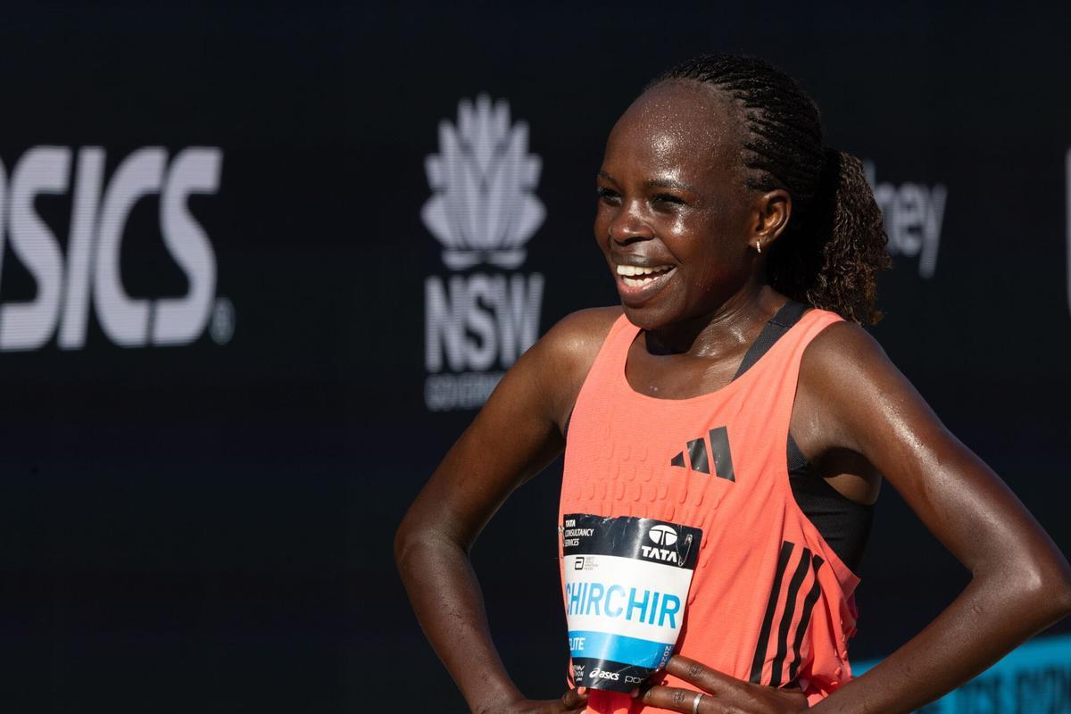 SYDNEY (Australia), 30/08/2026.- Peres Jepchirchir of Kenya celebrates after winning the women's 2026 Sydney Marathon in Sydney, Australia, 30 August 2026. (Maratón, Kenia) EFE/EPA/NADIR KINANI AUSTRALIA AND NEW ZEALAND OUT EDITORIAL USE ONLY. AUSTRALIA AND NEW ZEALAND OUT EDITORIAL USE ONLY