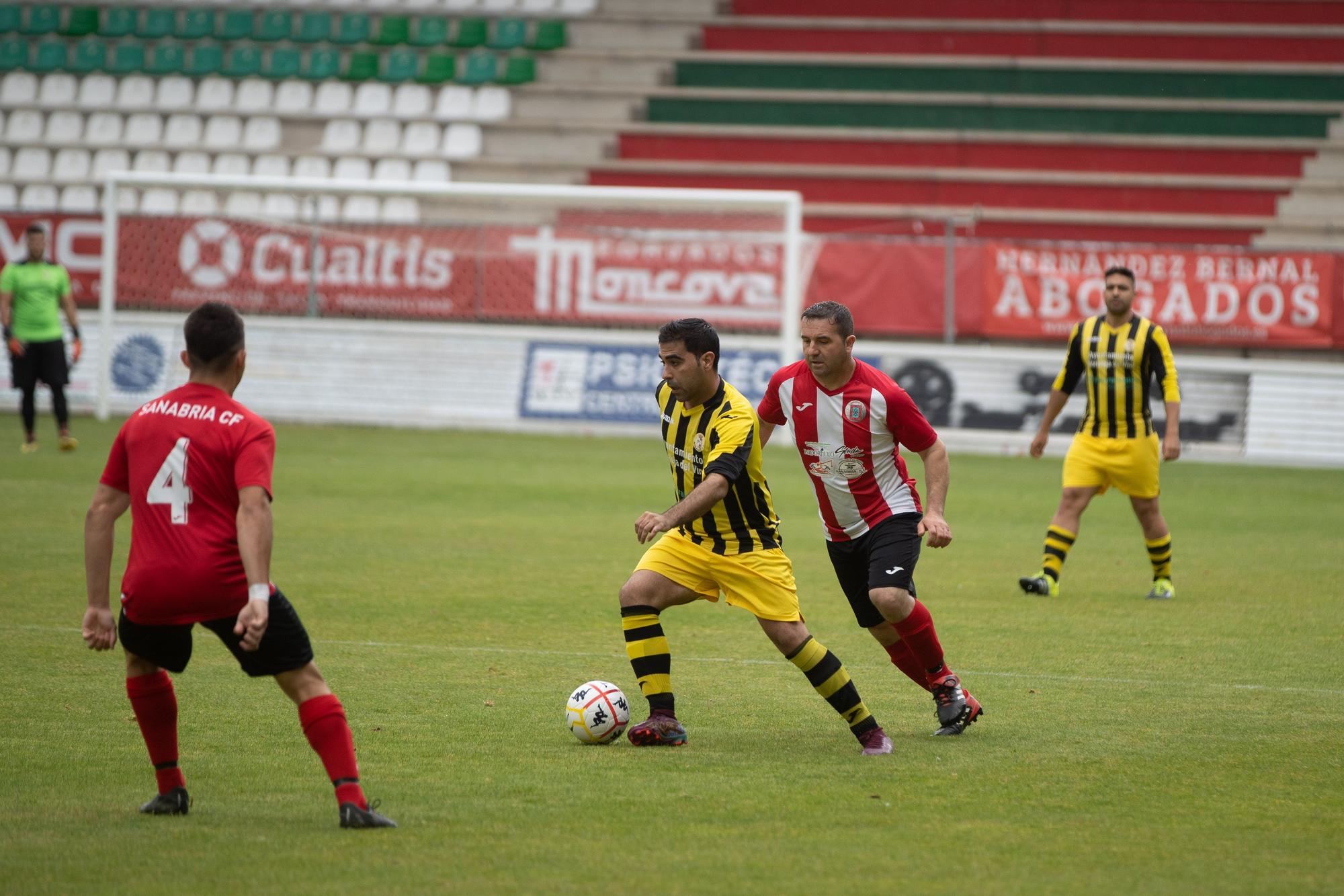 GALERIA | El Moraleja CF levanta la Copa de Los Valles ante Sanabria