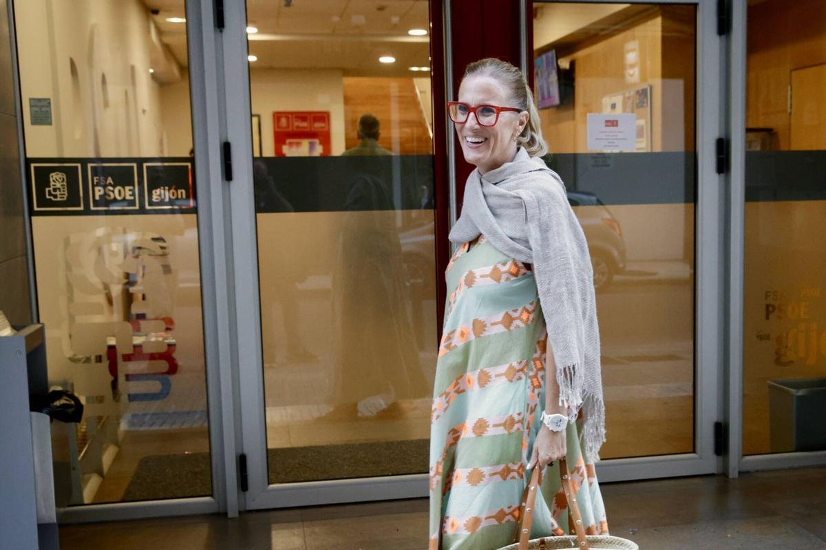 Gijón. Casa del Pueblo, PSOE. Comisión ejecutiva para primarias. Llegada de Jose Ramón Tuero y Lara Martínez.