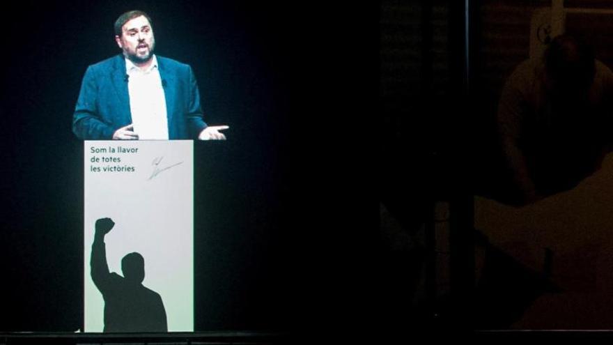 El holograma de Junqueras durante una conferencia de ERC.