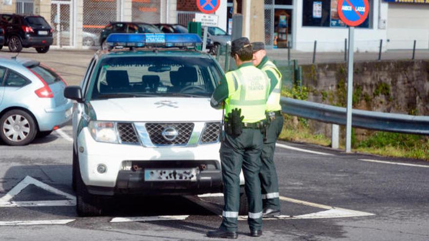 Agentes de la Guardia Civil en Poio, Pontevedra.