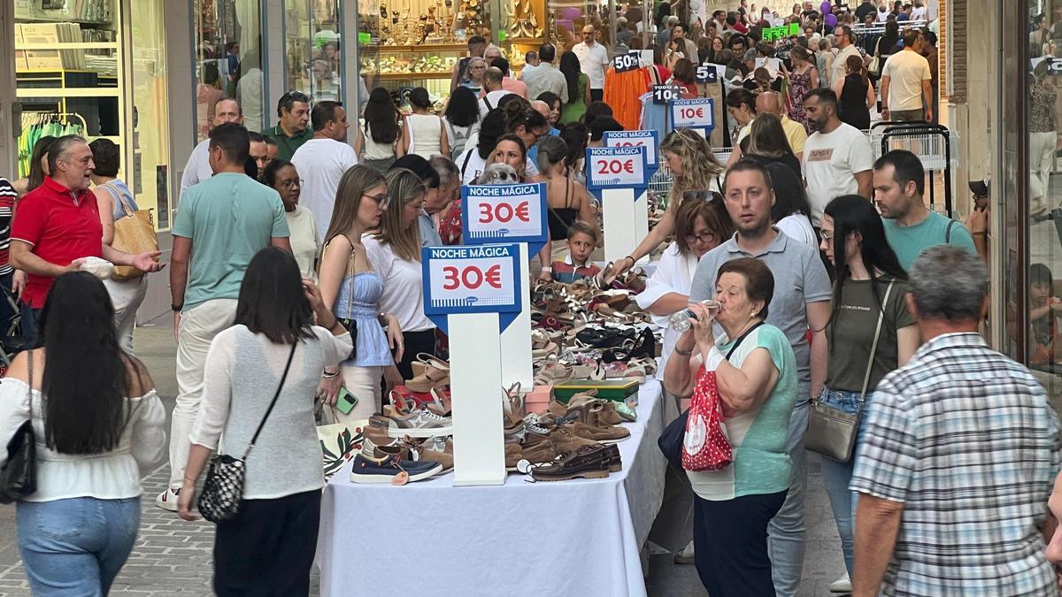 Lucena celebra su Noche Mágica con espectáculos y compras