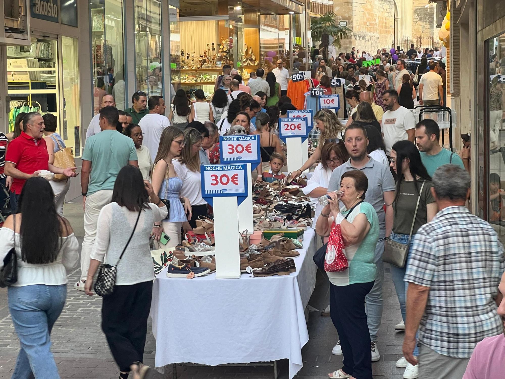 Lucena celebra su Noche Mágica con espectáculos y compras