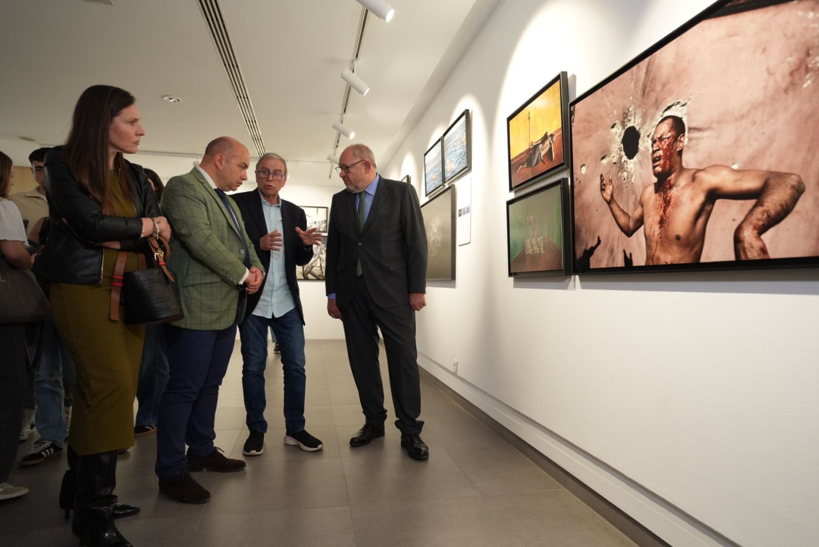 Abrir los ojos a la realidad más oscura
