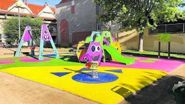 Con estas ayudas también se han renovado parques infantiles. | SERVICIO ESPECIAL
