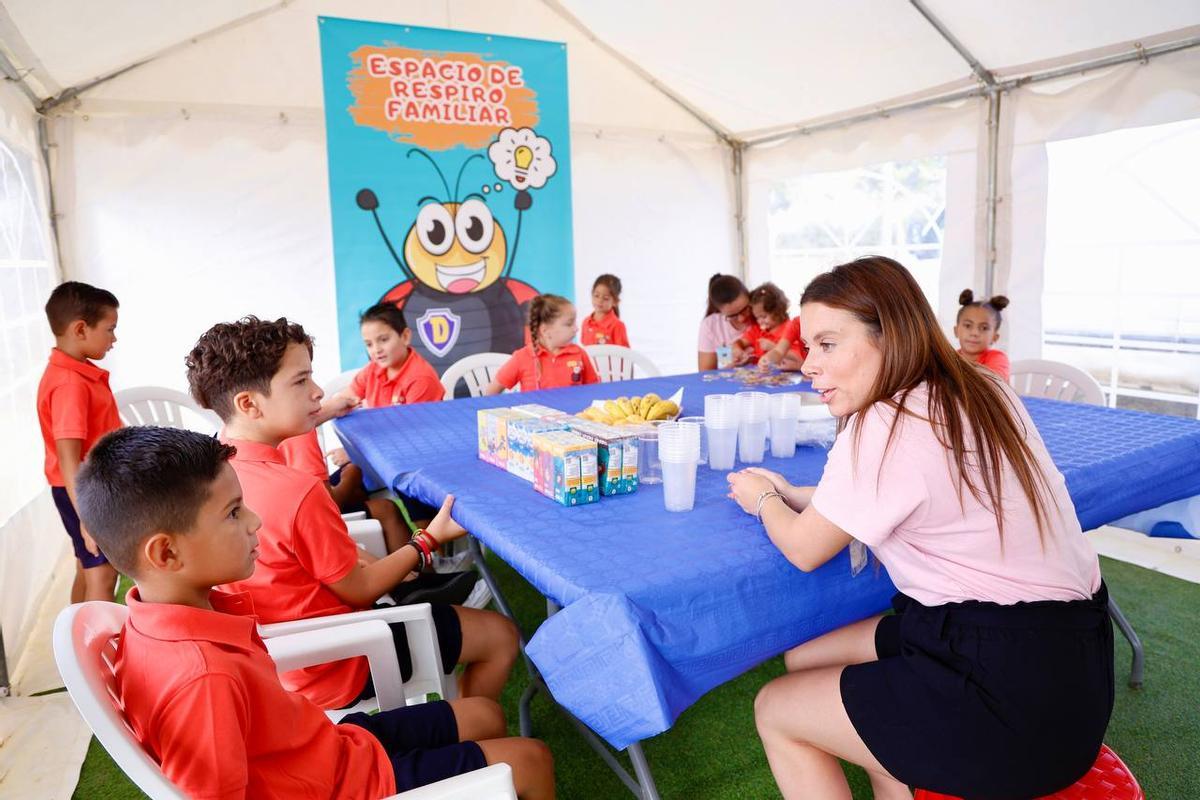 Un momento antes del desayuno con Laura Pulido, una de las monitoras