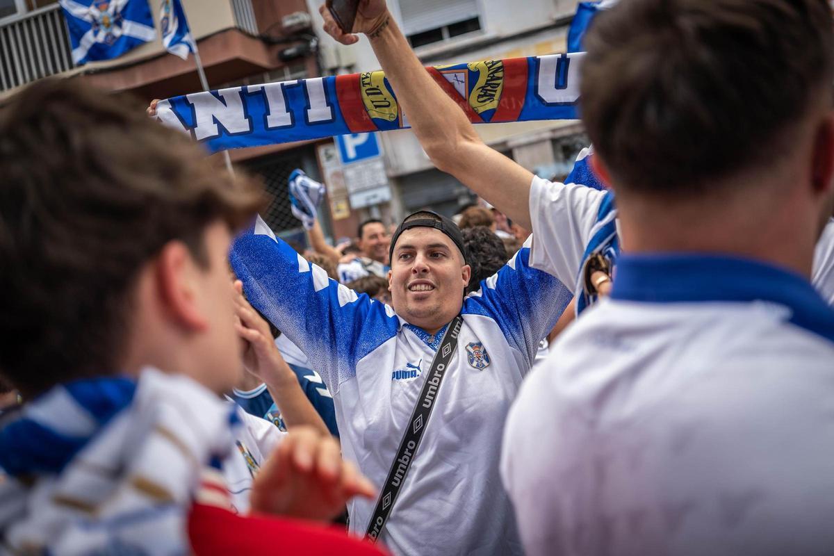 Así vive la afición del CD Tenerife la vuelta a Segunda División