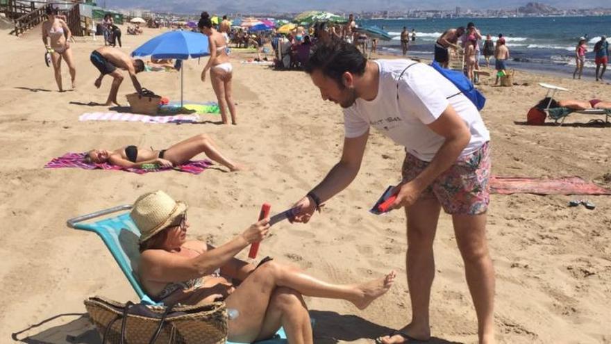 La campaña se cuela en la playa