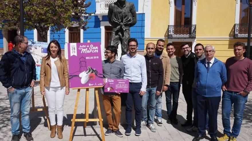 La Plaza de España acogió la presentación de las fiestas.