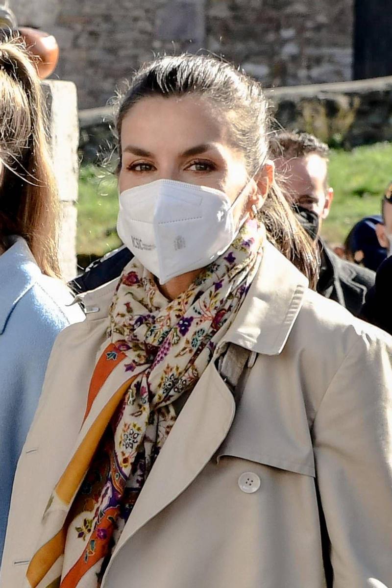 La reina Letizia con los colores propios del otoño en Asturias