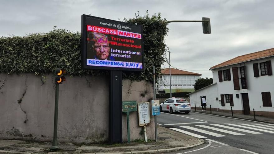 Cartel en el Concello de Oleiros con la recompensa por Donald Trump