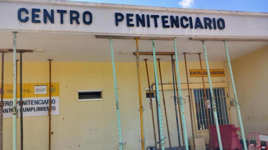Aislados nueve reclusos en la prisión de Alicante tras una pelea que se inició mientras jugaban al fútbol