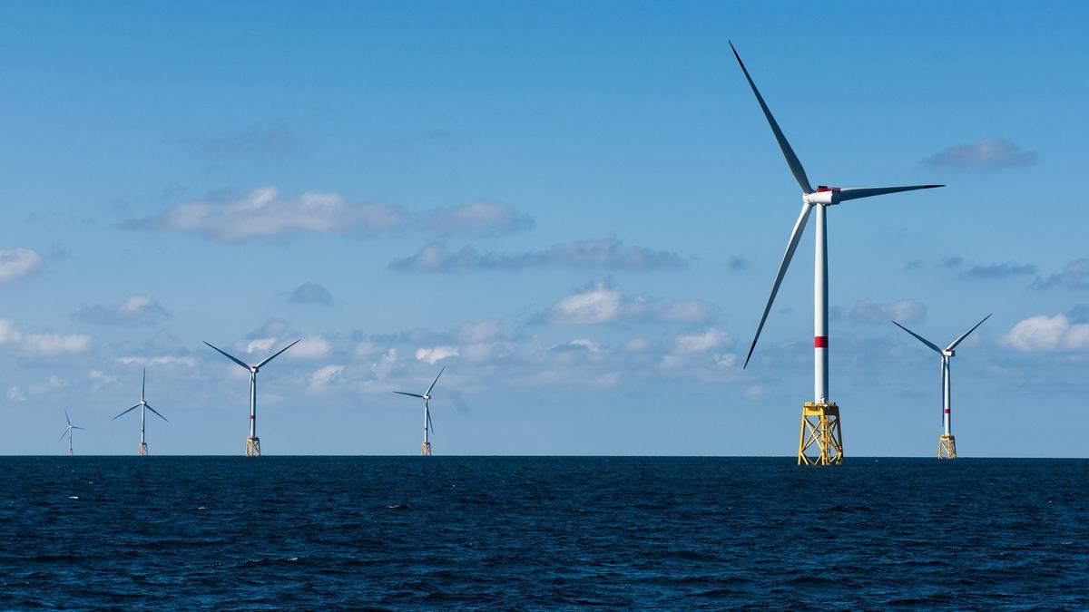 Imagen de un parque eólico marino de Iberdrola.