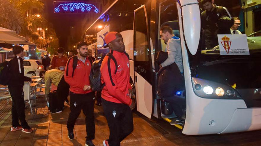 Llegada del Sporting de Gijón a Gran Canaria