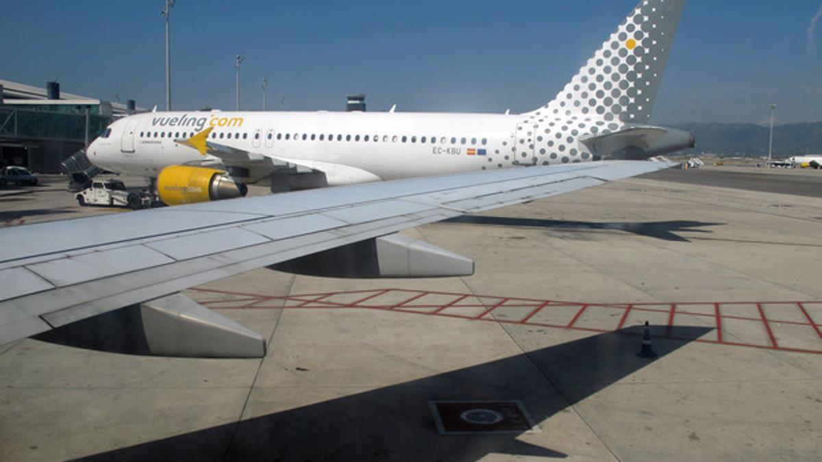 Un avión de Vueling, en El Prat.