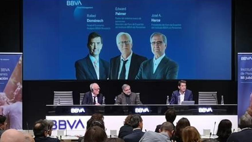 Edward Palmer, José Antonio Herce y Rafael Doménech, ayer, en la Ciudad BBVA de Madrid.