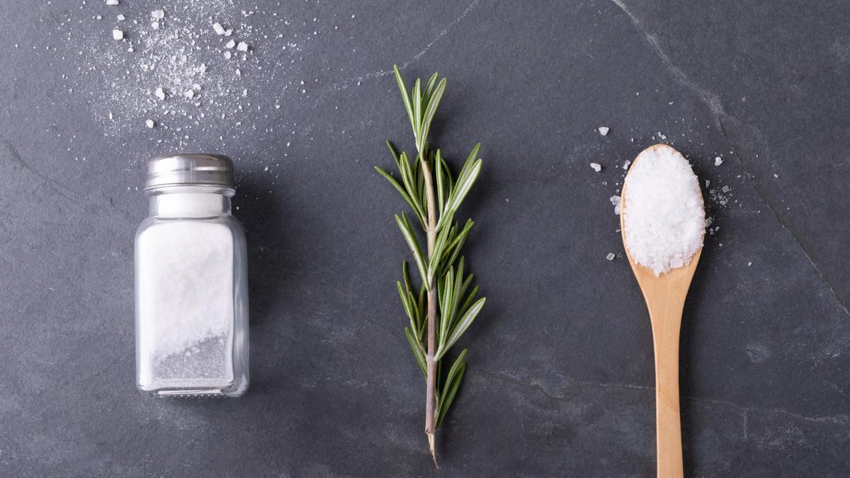 Mezcla romero y sal: la mezcla mágica que no puede faltar en tu casa