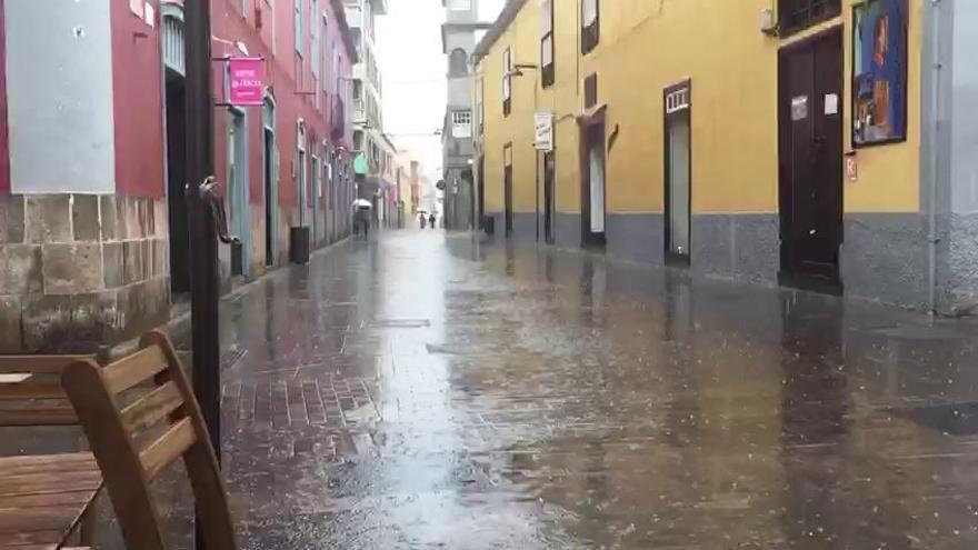 La lluvia se apodera de La Laguna