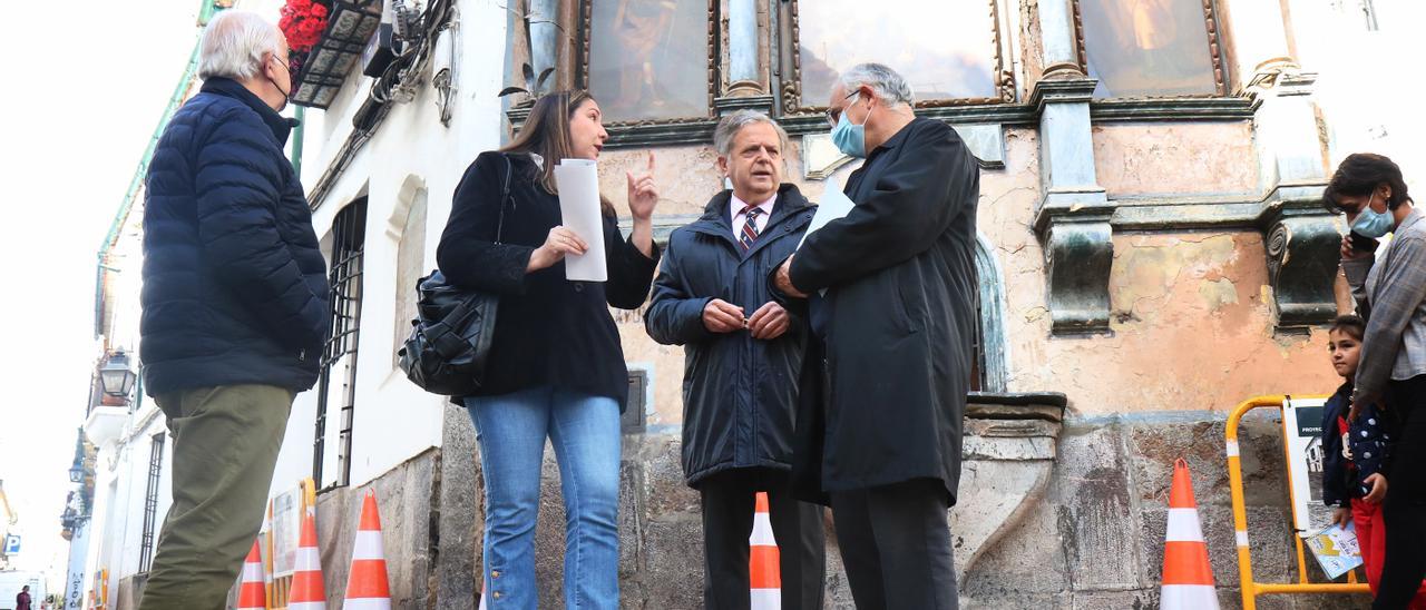 El Ayuntamiento acometerá por fin la restauración del retablo de la calle Lineros.