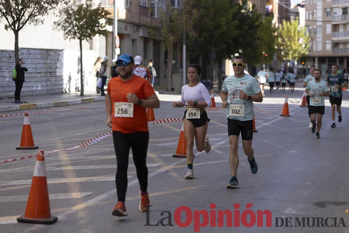 Carrera '10K Assota por ti' en Caravaca (salida y giro primera vuelta)