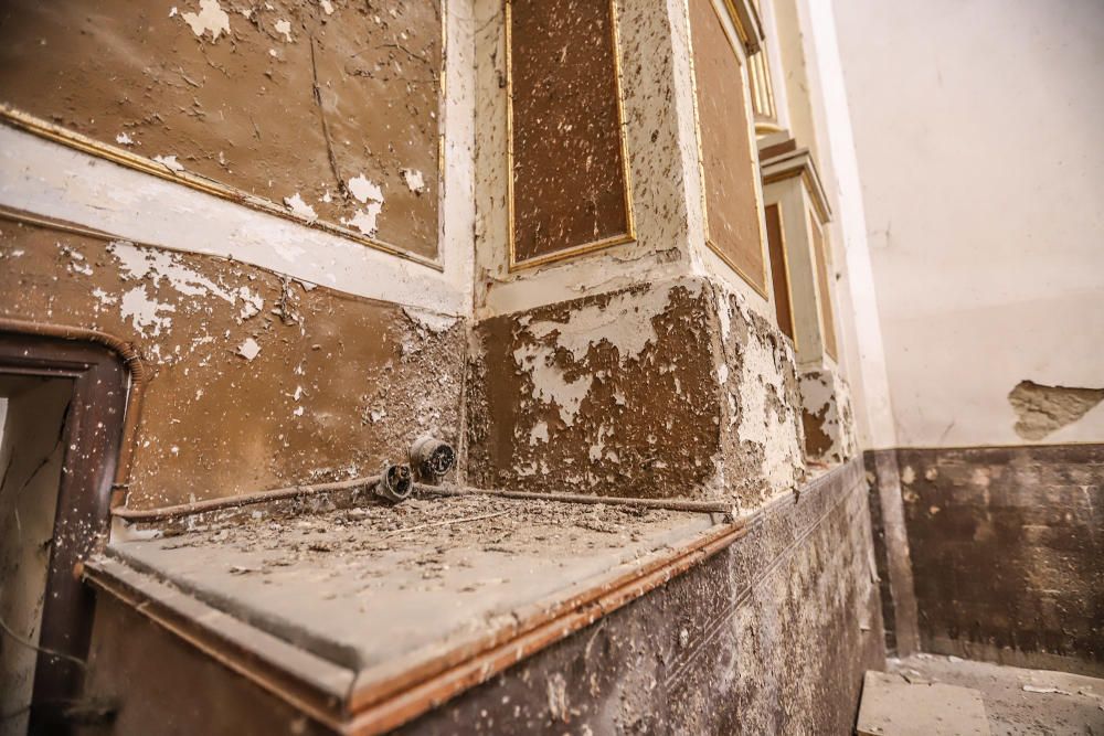 El Ayuntamiento abrió ayer las puertas de la iglesia de San Agustín que no se utiliza para el culto desde 1987 por su mal estado de conservación y aseguró que va a transformar el templo en un espacio