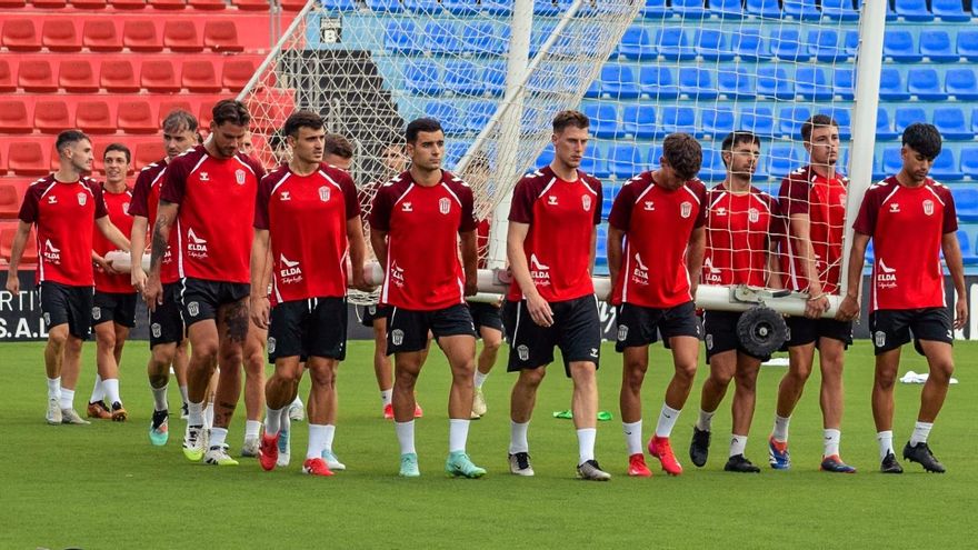 El Eldense pretende cerrar su plantilla con siete fichajes más