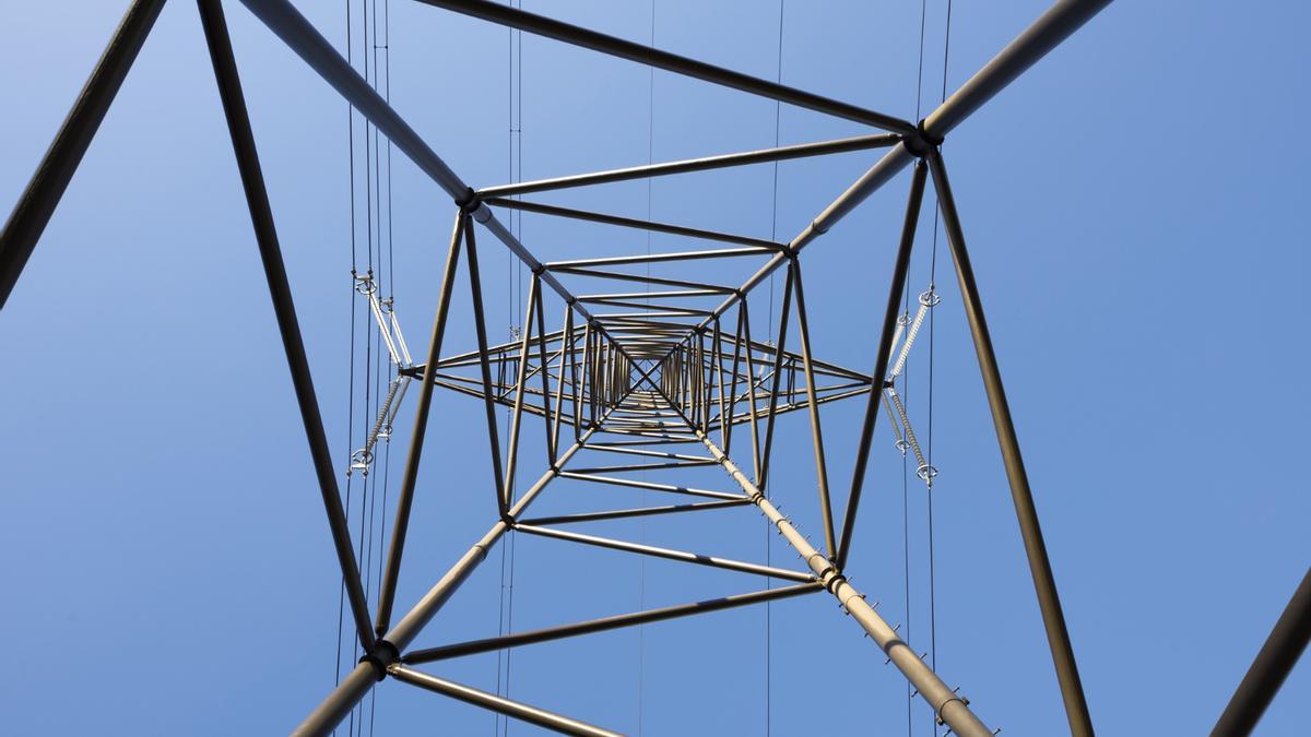 Imagen de una torre de alta tensión.