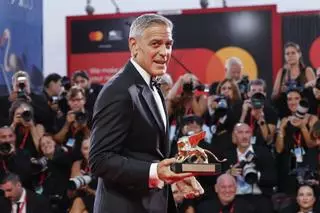 George Clooney recibe el León de Oro por su trayectoria, en Venecia