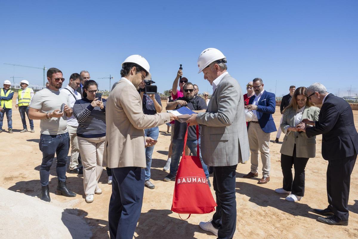 Arrancan las obras de la nueva tienda de Bauhaus en Torrevieja Arrancan las obras de la nueva tienda de Bauhaus en Torrevieja